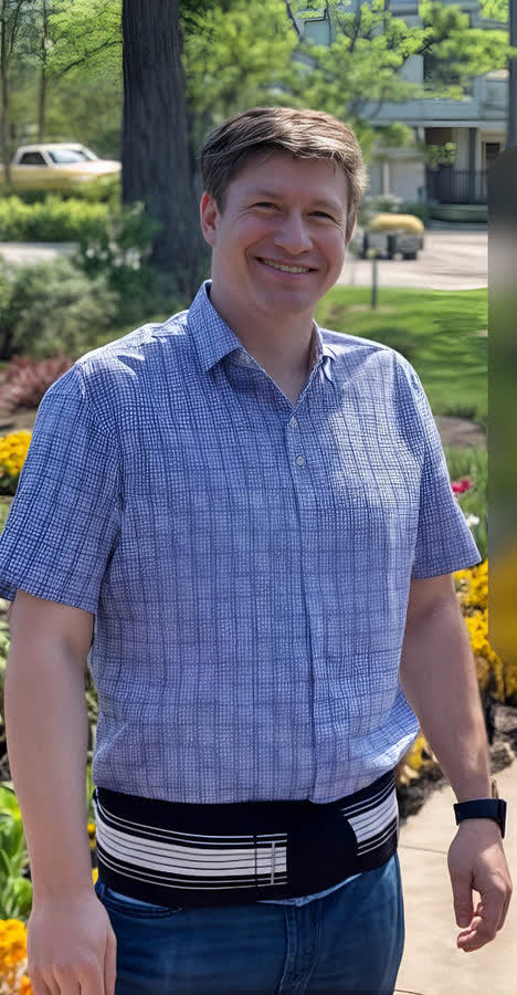 Man wearing the adjustable support belt outdoors